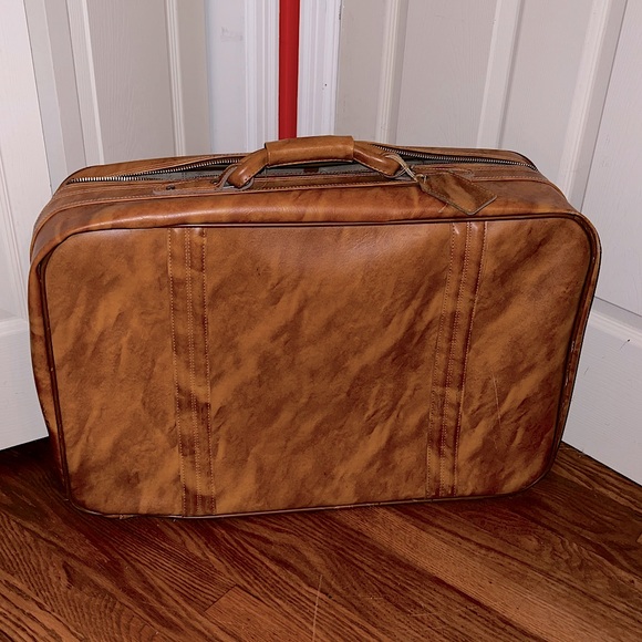 Vintage 60s-70s Brown Leather Carry All Suitcase (can bundle with smaller one) - Picture 3 of 14